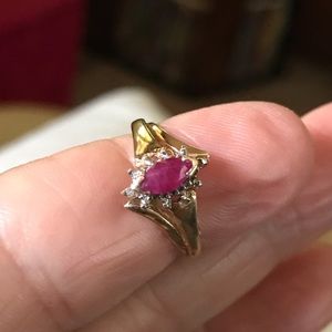 10k yellow beautiful ring with diamonds and ruby